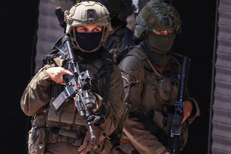 Israëls troepen arresteren en dreigen met sloop in Qalandiya (Picture by: aljazeera.com)