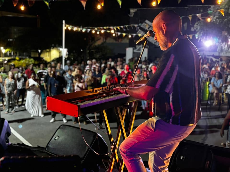 Jazz Vibes op Wilhelminaplein als aftrap voor Curaçao North Sea Jazz Festival (Picture by: paradisefm.cw)