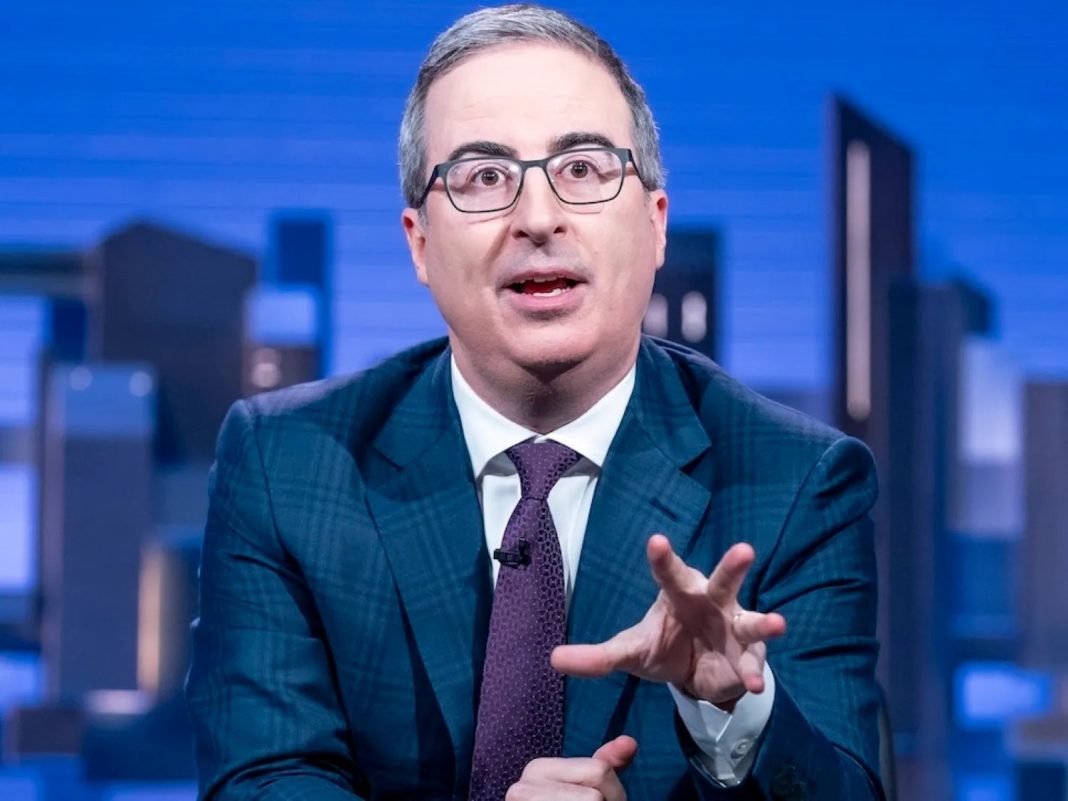 John Oliver bekritiseert eigen films uit DC Universe (Picture by: variety.com)