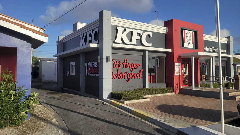 KFC Sta. Maria en KFC Brievengat heropenen met 'cashless' betaling (Picture by: extra.cw)