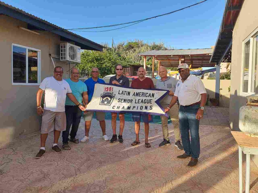 Karel Williams viert zestig jaar Little League Baseball op Aruba (Picture by: 24ora.com)
