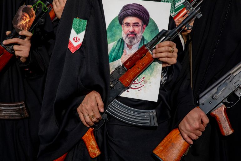 Khamenei roept Golfstaten op tot eenheid: Hormuz blijft gesloten Khamenei roept Golfleiders op hun 'echte vijand' te confronteren terwijl Hormuzstraat gesloten blijft (Picture by: aljazeera.com)