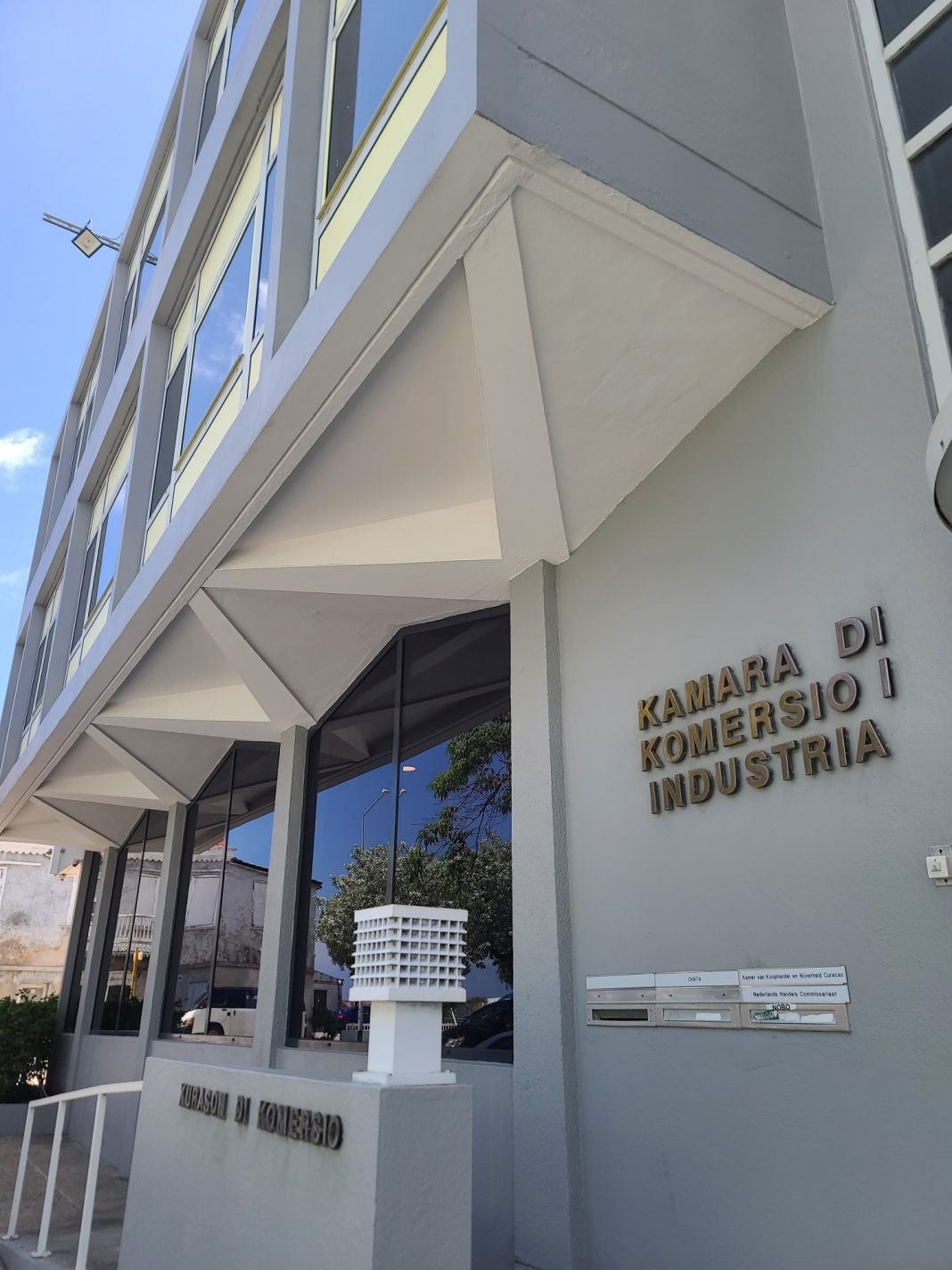 KvK Curaçao eist ingrijpen bij stroomstoringen: 'Bedrijfsleven lijdt directe schade' (Picture by: paradisefm.cw)