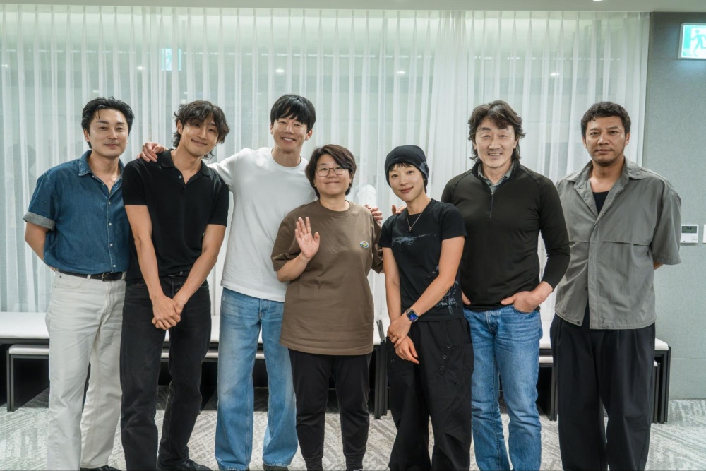 The Shooter Netflix: Lee Jung-eun en Kim Moo-yul Lee Jung-eun en Kim Moo-yul in Netflix actie-noir serie 'The Shooter' (Picture by: variety.com)