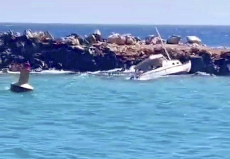 Man maakt eigen boot en wordt verrast door storm (Picture by: extra.cw)