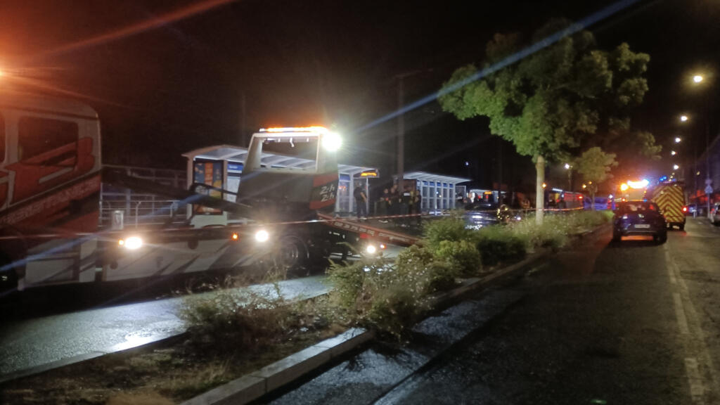 Auto rijdt in op voetgangers Caen: één dode, tien gewonden Man rijdt in op voetgangers in Franse stad Caen: één dode en tien gewonden (Picture by: s.france24.com)