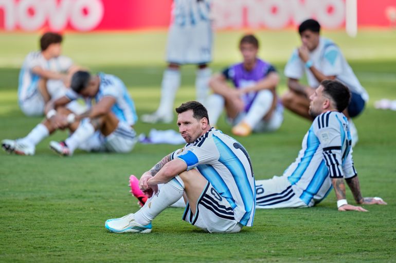 Messi overweegt vroege pensionering na verlies en vaderdood Messi overweegt vroege pensionering na verlies en vaderdood (Picture by: aljazeera.com)