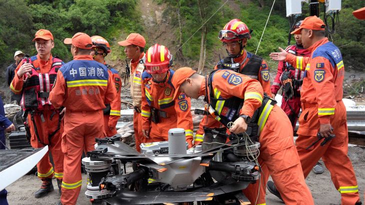 Modderstroom vanuit Nepal verwoest gebied in Tibet, Chinees leger helpt bij zoekactie (Picture by: aljazeera.com)