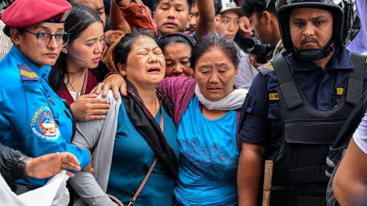 Nabestaanden rouwen bij overlijden Nepalese bergbeklimmers door lawine Nabestaanden rouwen bij overlijden Nepalese bergbeklimmers door lawine (Picture by: aljazeera.com)