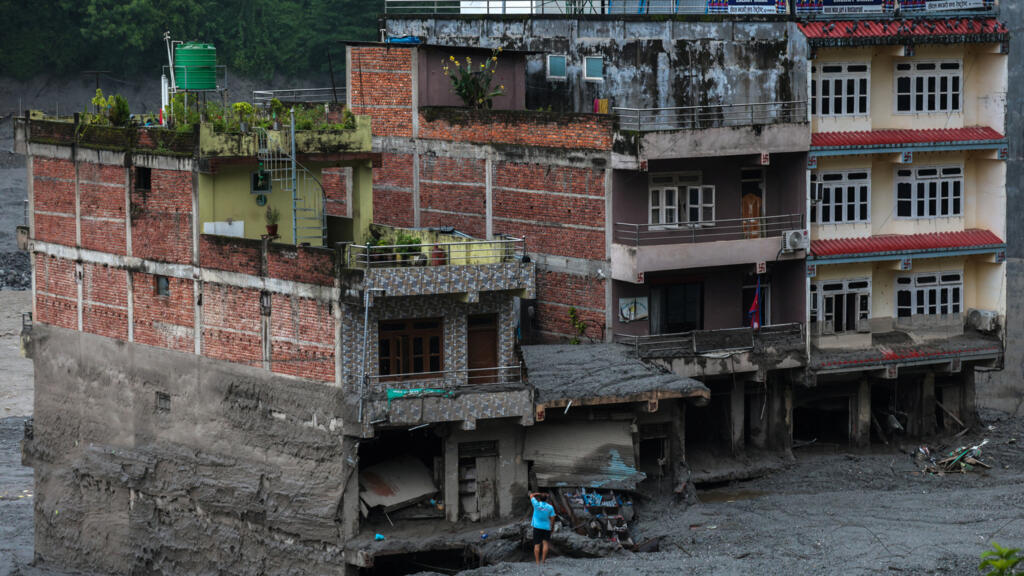 Nepal-Tibet overstromingen: dodental stijgt naar 633, bijna 3.000 mensen vermist (Picture by: s.france24.com)