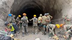 Nepal gebruikt explosieven bij zoektocht naar meer dan 600 vermiste waterkrachtarbeiders (Picture by: ichef.bbci.co.uk)