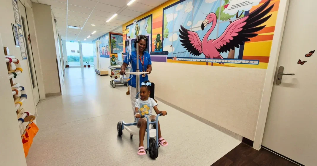 Nieuwe fiets met infuuspaal beschikbaar voor kinderen in CMC-ziekenhuis Nieuwe fiets met infuuspaal beschikbaar voor kinderen in CMC-ziekenhuis (Picture by: paradisefm.cw)