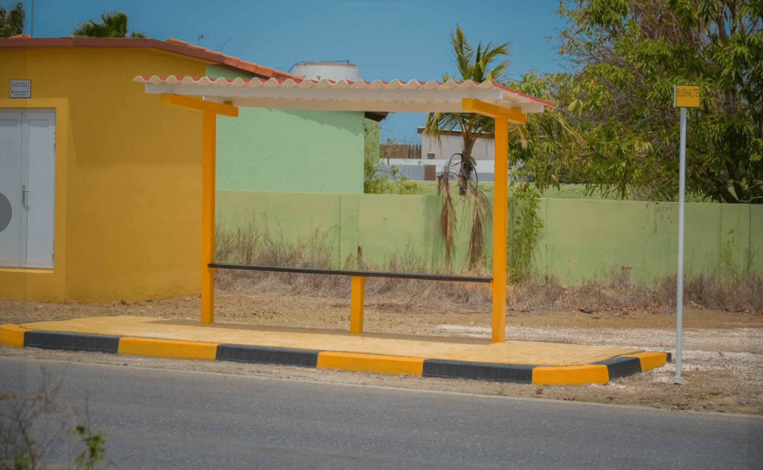 Opinie: Opgeknapte bushaltes Curaçao schieten tekort, lezer vraagt om hogere standaard (Picture by: nu.cw)
