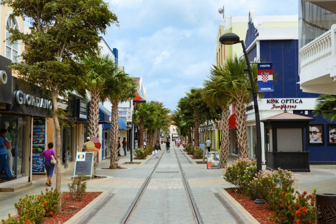 Oranjestad laat lichte verbetering zien, maar handelaars en bewoners eisen dringende actie Oranjestad laat lichte verbetering zien, maar handelaars en bewoners eisen dringende actie (Picture by: solodipueblo.com)