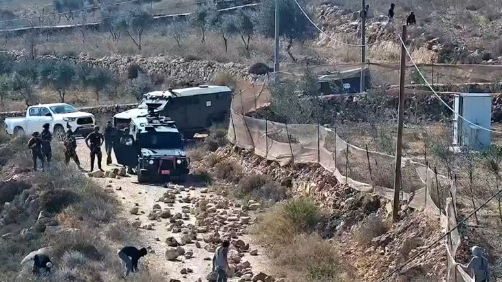 Palestijnse gezinnen worden door Israëlische kolonisten geïsloeerd Palestijnse gezinnen worden door Israëlische kolonisten geïsloeerd (Picture by: aljazeera.com)