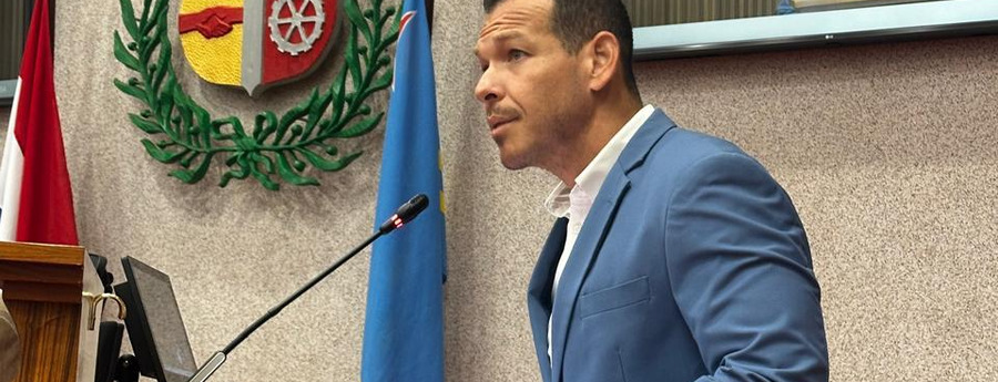 Parlementair Tjon bekritiseert besluit over nieuwe weg Parlementair Tjon bekritiseert besluit over nieuwe weg (Picture by: noticiacla.com)