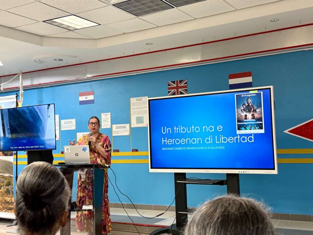 Parlementariër Maduro bij herdenking trans-Atlantische slavenhandel (Picture by: 24ora.com)