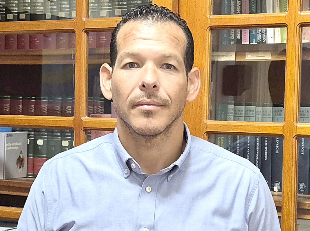 Parlementariër Tjon waarschuwt voor toename suïcides op Aruba Parlementariër Tjon waarschuwt voor toename suïcides op Aruba (Picture by: diario.aw)