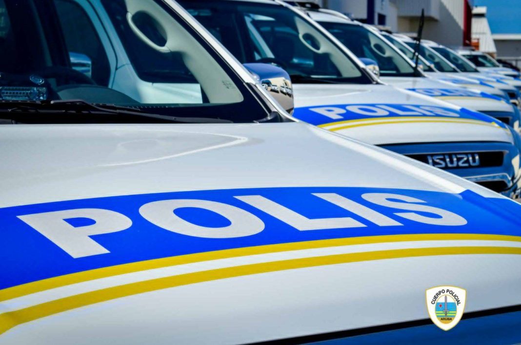 Polit arresteert vijf personen en voertuig, drugs en wapen in beslag genomen Polit arresteert vijf personen en voertuig, drugs en wapen in beslag genomen (Picture by: solodipueblo.com)