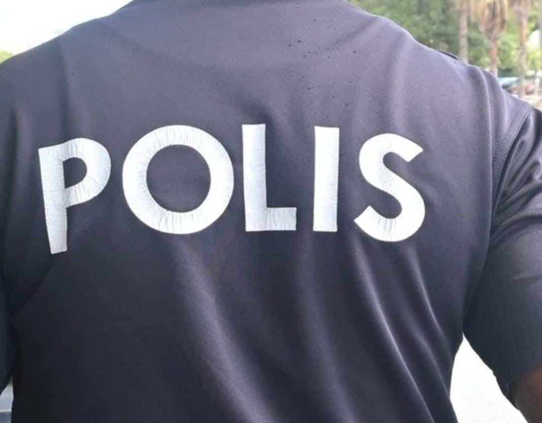 Politie doorzoekt drie woningen in Buena Vista in verband met moord in Zegu (Picture by: nu.cw)