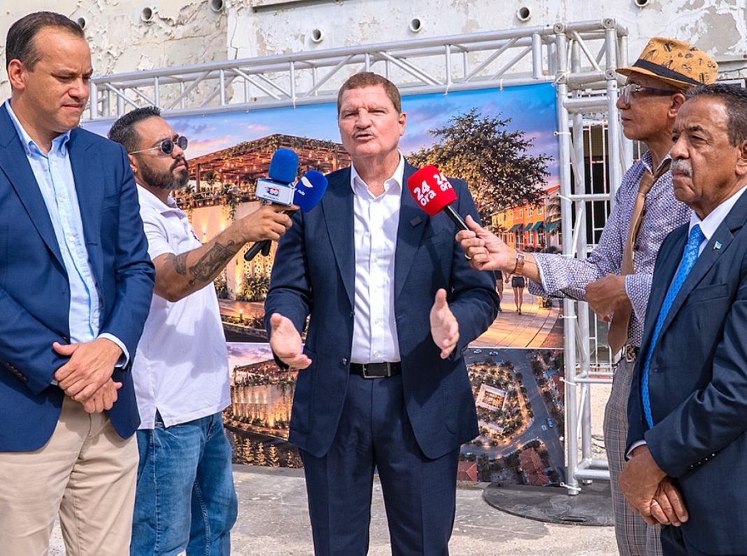 Premier Eman bevestigt vastberadenheid regering voor strandrenovatie (Picture by: diario.aw)