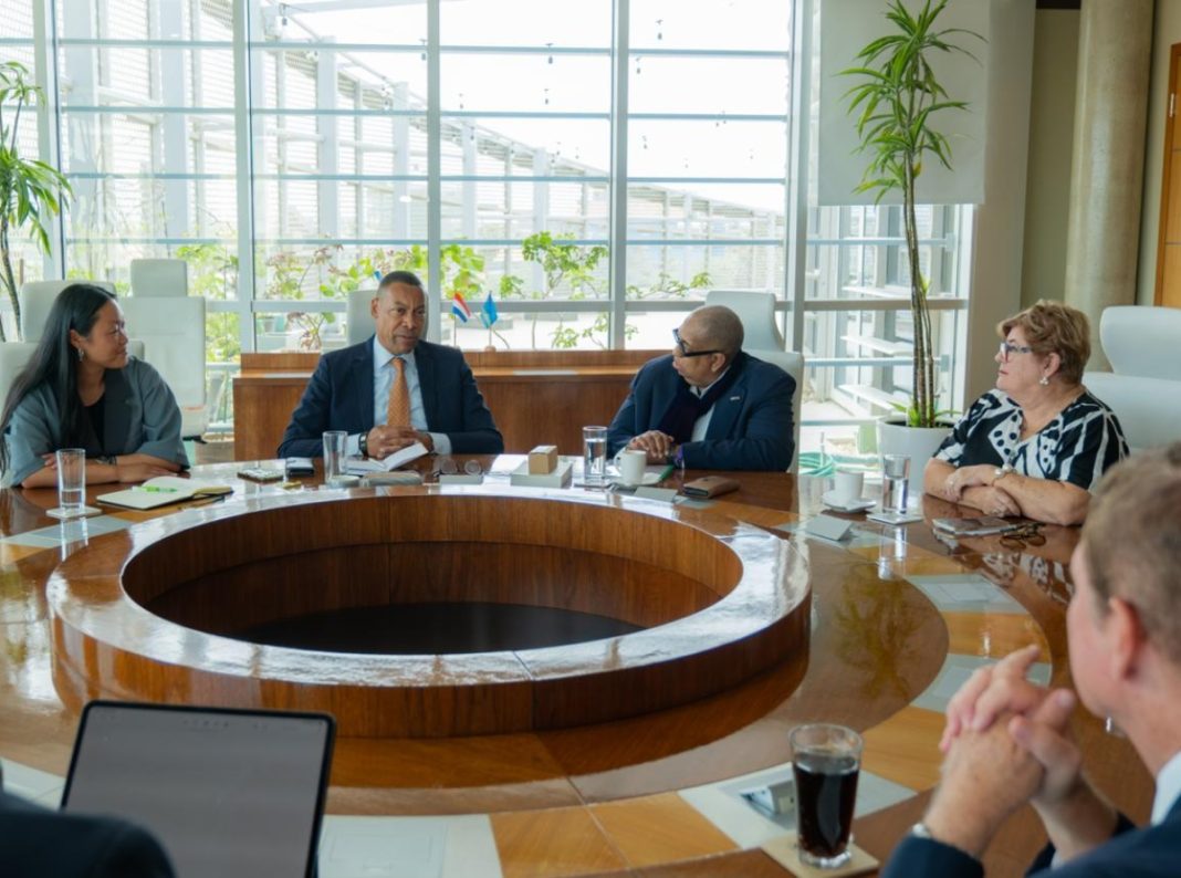 Premier Eman ontvangt delegatie Nationaal Slavernijmuseum op Aruba (Picture by: diario.aw)