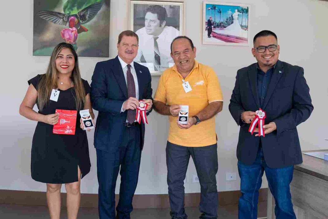 Prome Minister Emana ontmoet vertegenwoordigers Fundacion Fiestas Patrias Peruanos Prome Minister Emana ontmoet vertegenwoordigers Fundacion Fiestas Patrias Peruanos (Picture by: 24ora.com)