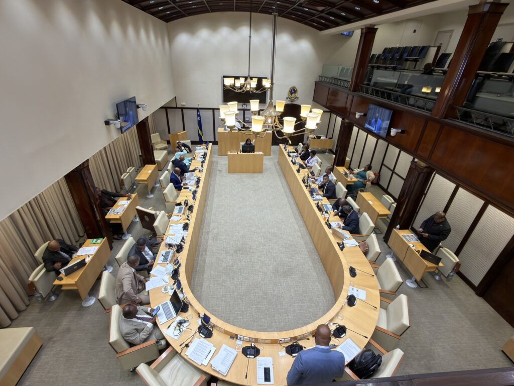 Publieke vergadering over minimumbelasting multinationals uitgesteld tot september (Picture by: extra.cw)