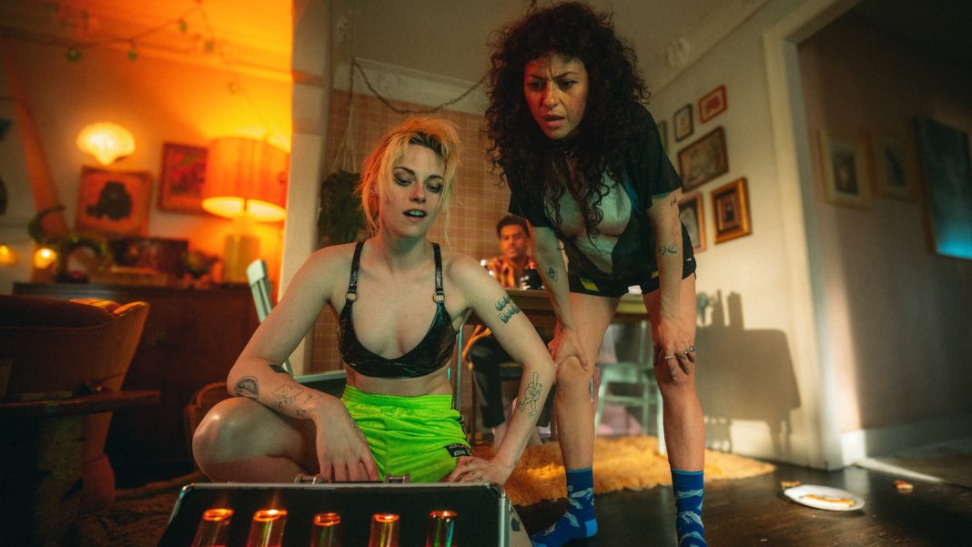 Recensie: ‘The Wrong Girls’ met Kristen Stewart en Alia Shawkat Recensie: 'The Wrong Girls' met Kristen Stewart en Alia Shawkat (Picture by: slashfilm.com)