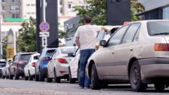 Rosenberg: Tekort aan benzine maar niet aan patriottisme terwijl Russen de oorlog voelen (Picture by: ichef.bbci.co.uk)