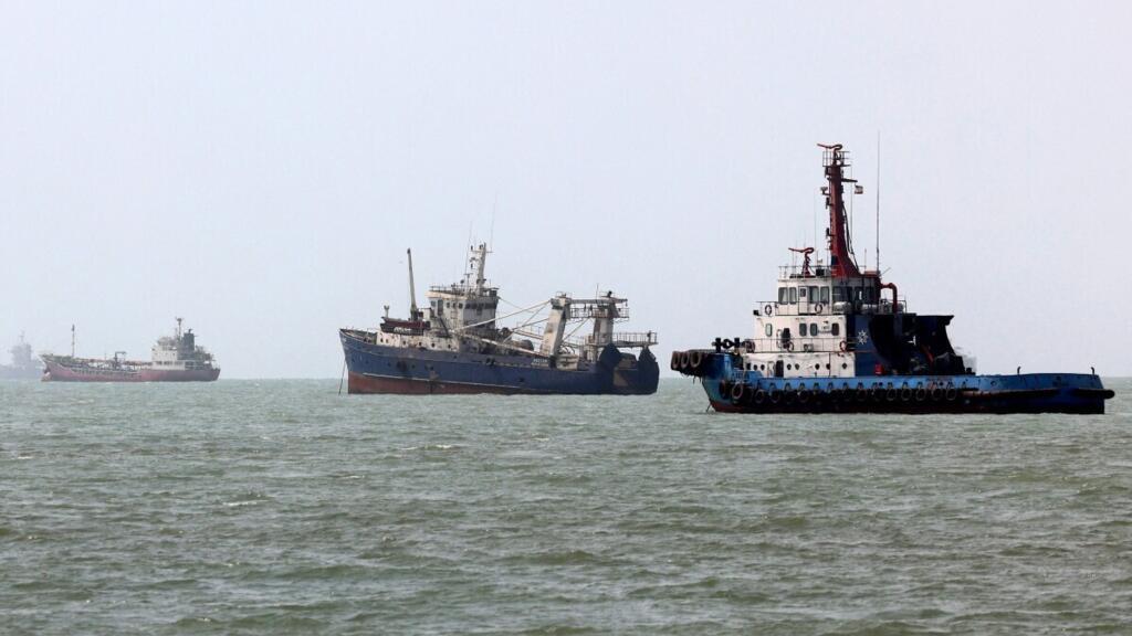 Hormuz scheepvaart halveert door vastgelopen VS-Iran-gesprekken Scheepvaart door Straat van Hormuz halveert terwijl VS-Iran-vredesgesprekken vastlopen (Picture by: s.france24.com)