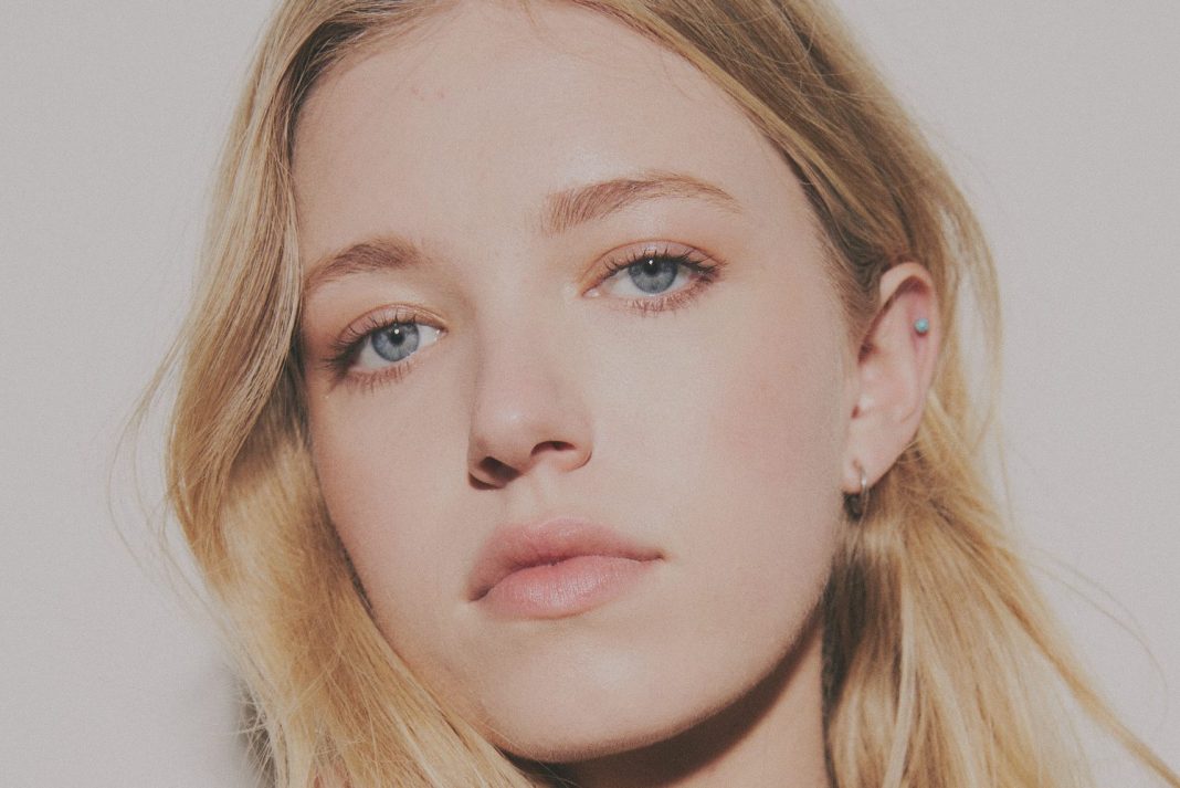 Shay Rudolph komt terug als Summer Di Laurentis in tweede seizoen van 'Off Campus' (Picture by: variety.com)