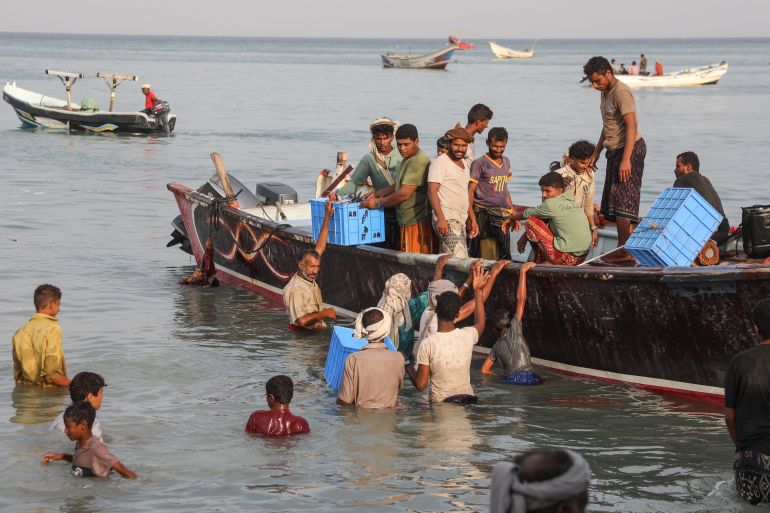 Sluiting haven al-Makha laat arbeiders en handelaren vrezen voor de toekomst (Picture by: aljazeera.com)