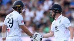 Smith en Cox helpen England aan 248-9 op verkorte eerste dag tegen Pakistan (Picture by: ichef.bbci.co.uk)