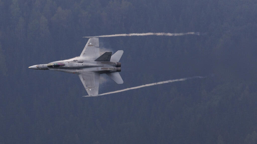 Spaanse F-18 onderschept drone die Roemeense luchtruimte betrad Spaanse F-18 onderschept drone die Roemeense luchtruimte betrad (Picture by: s.france24.com)