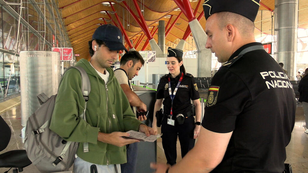 Spanje voert grensbewaking in voor Italiaanse reizigers na migratiestrijd (Picture by: s.france24.com)