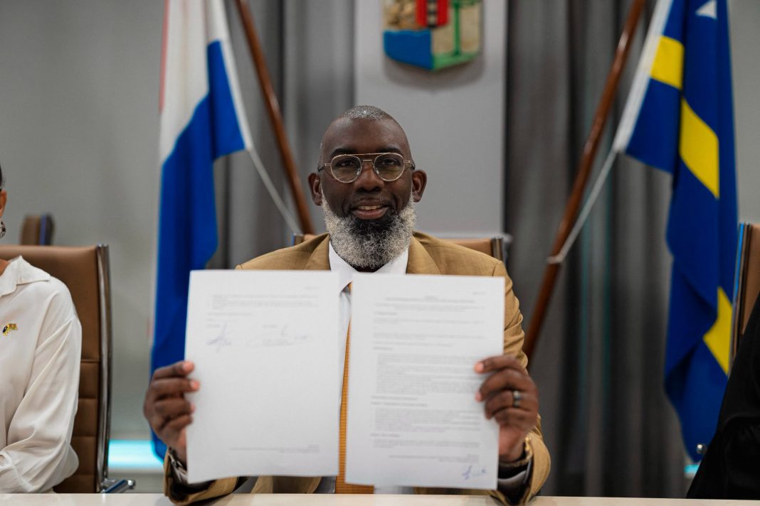 Surinaamse experts komen JJIC Curaçao helpen (Picture by: paradisefm.cw)