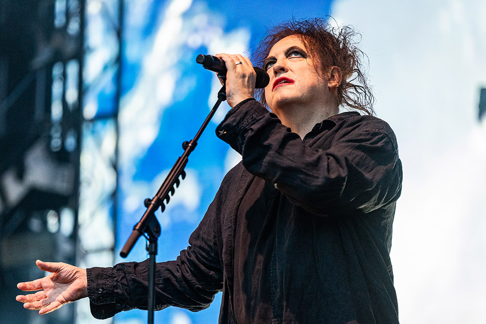 The Cure brengt hits en Robert Smith huilt tijdens nostalgische Øyafestivalen set The Cure brengt hits en Robert Smith huilt tijdens nostalgische Øyafestivalen set (Picture by: variety.com)