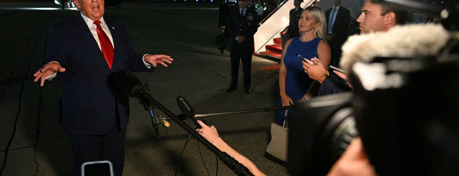 Trump’s Air Force One onderhevig aan beveiligingsmaatregelen na mogelijke dreiging vanuit Iran Trump's Air Force One onderhevig aan beveiligingsmaatregelen na mogelijke dreiging vanuit Iran (Picture by: noticiacla.com)