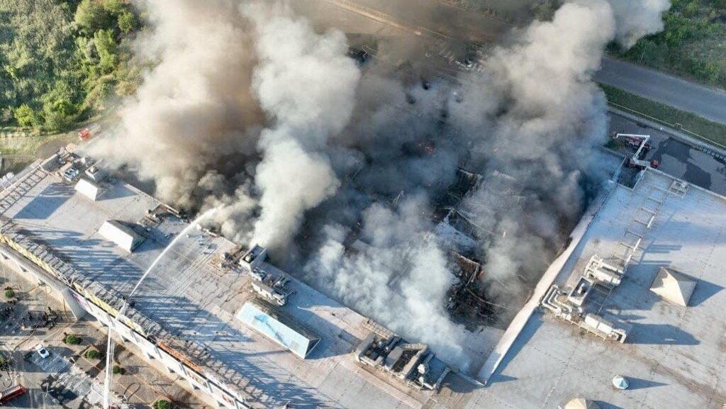 Russische drones doden 14 mensen in winkelcentrum Kryvyi Rih Twee Russische droneaanvallen op winkelcentrum Kryvyi Rih: 14 doden, meer dan 120 gewonden (Picture by: s.france24.com)
