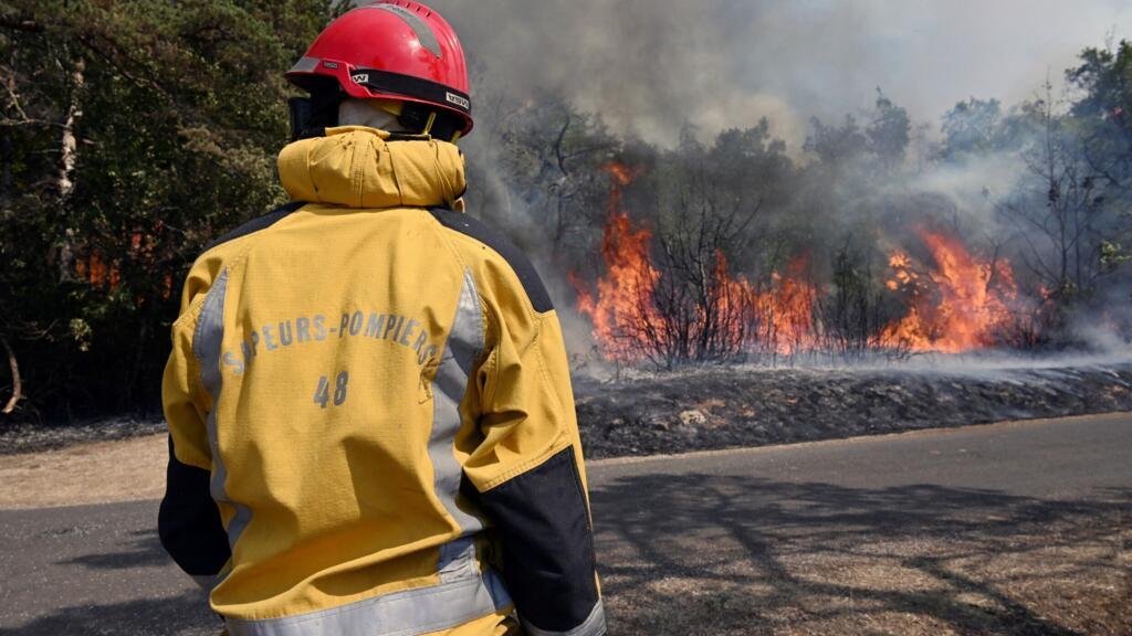Uit de handlopende bosbrand in Zuid-Frankrijk dwingt evacuatie (Picture by: s.france24.com)