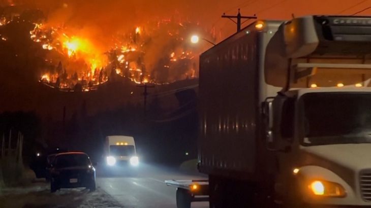 Uitgestoken bosbrand dwingt tot massale evacuatie in West-Canada Uitgestoken bosbrand dwingt tot massale evacuatie in West-Canada (Picture by: aljazeera.com)