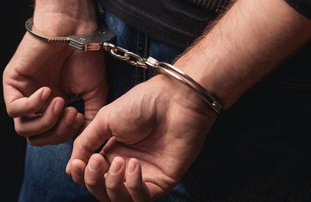 Verdachte gearresteerd bij autodiefstelsel Verdachte gearresteerd bij autodiefstelsel (Picture by: extra.cw)