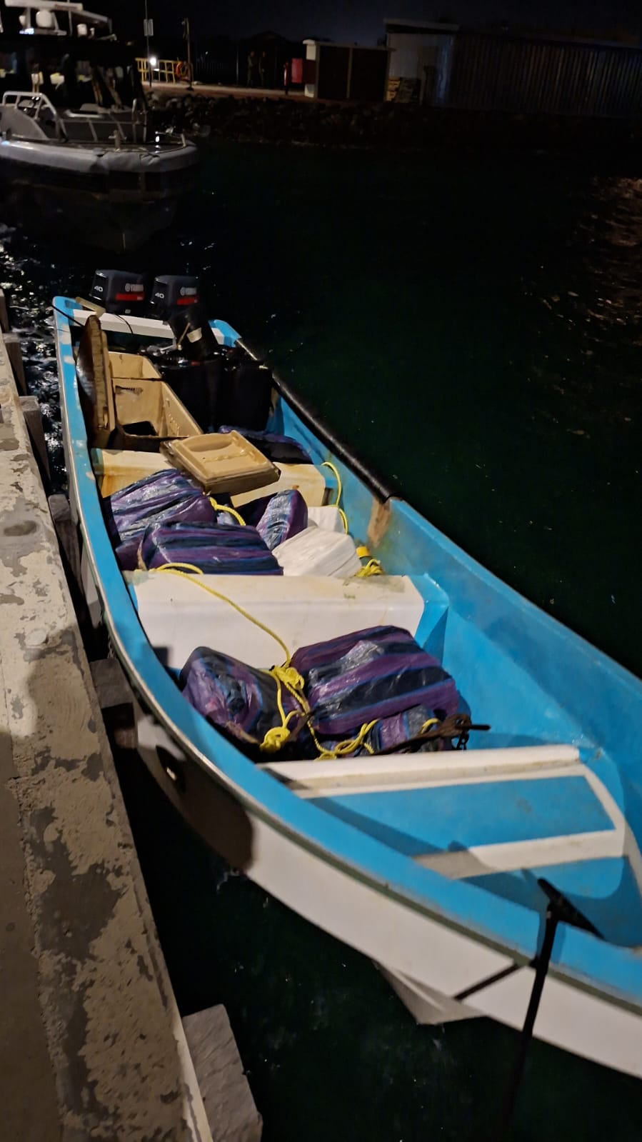 Warder Coast patrouille onderschept boot met drugs Warder Coast patrouille onderschept boot met drugs (Picture by: solodipueblo.com)