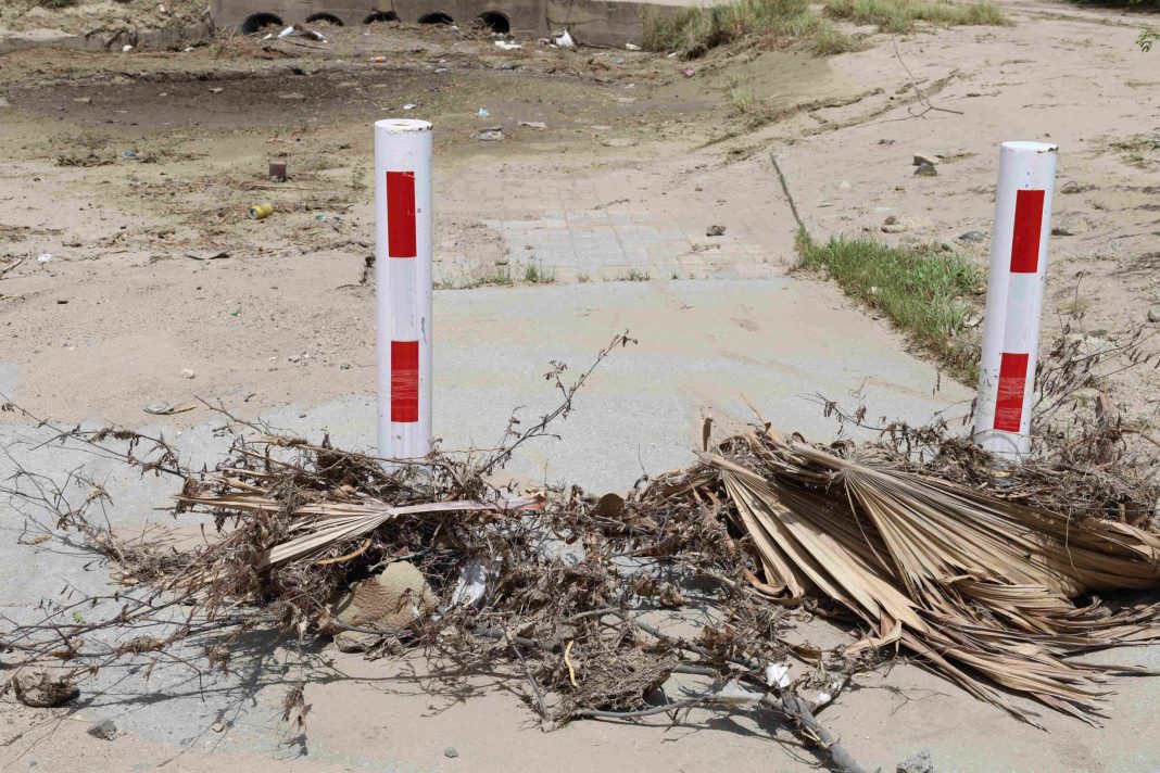 Waterloop bij Hato functioneert als stortplaats bij regenval (Picture by: 24ora.com)
