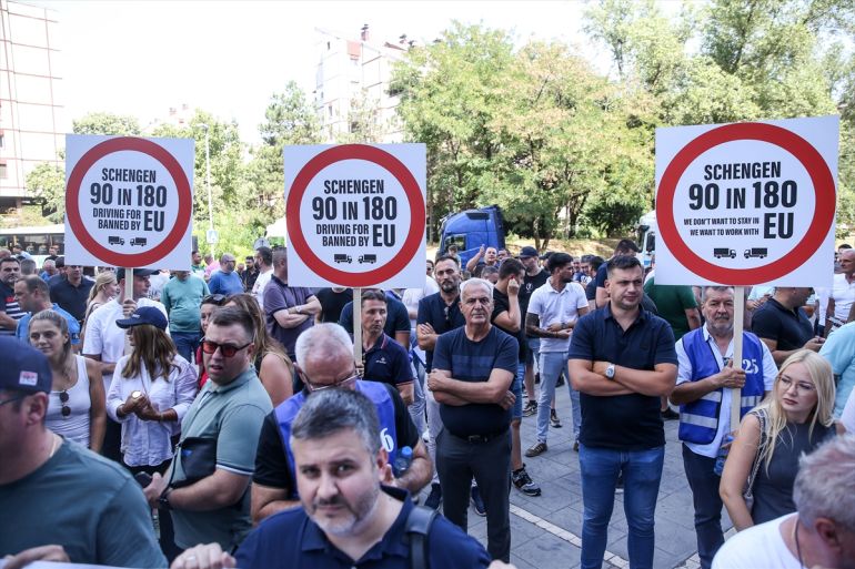 Westelijke Balkan-truckers dreigen EU-grensblokkade Westelijke Balkan-truckers dreigen EU-grenzen te blokkeren om Schengen-regels (Picture by: aljazeera.com)