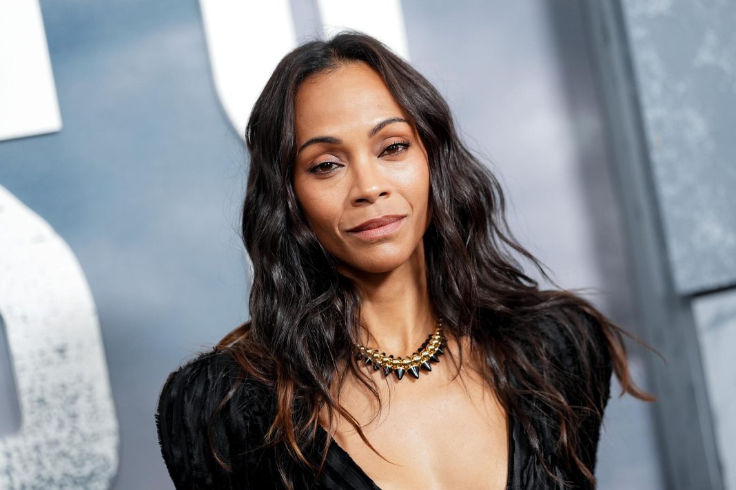 Zoe Saldaña: Frustratie door beperkende vragen over politiek Zoe Saldaña: Frustratie door beperkende vragen over politiek (Picture by: variety.com)