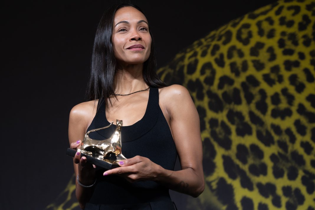 Zoe Saldaña onthult haar persoonlijke filmervaringen: van 'Terminator' tot voetvorm (Picture by: variety.com)