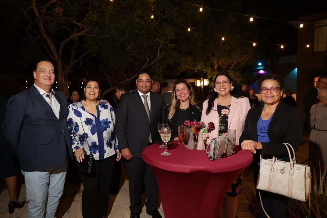 AVP-fractie aanwezig bij opening academisch jaar Universiteit van Aruba AVP-fractie aanwezig bij opening academisch jaar Universiteit van Aruba (Picture by: 24ora.com)