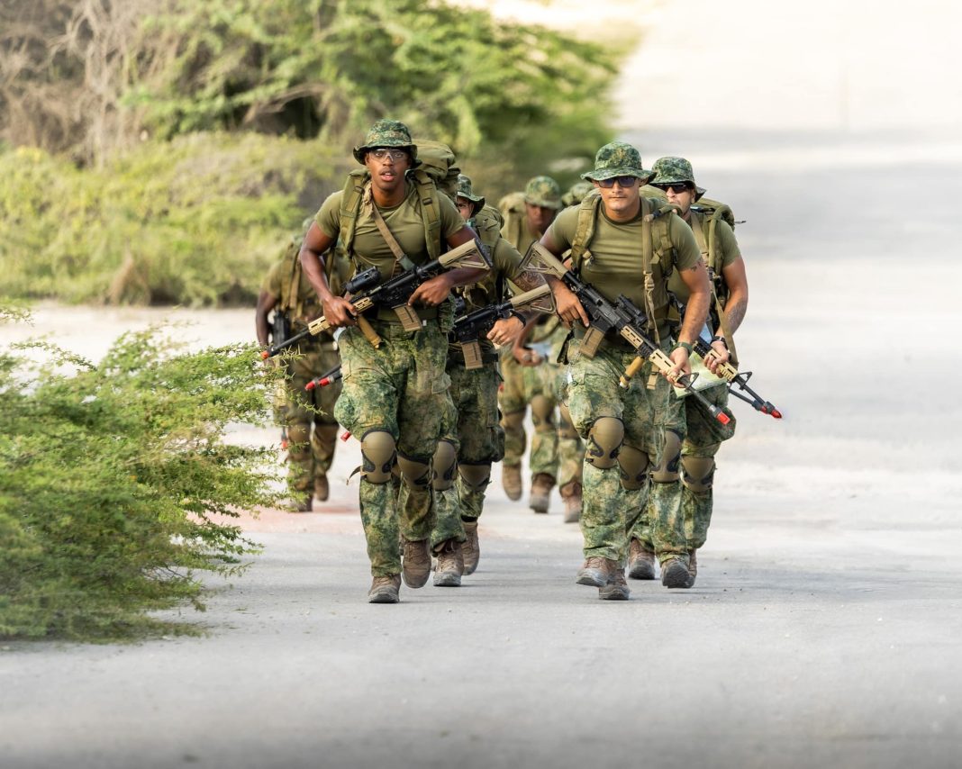 Achtentwintig militaire kandidaten op Curaçao beginnen aan zesmaandse basisopleiding Achtentwintig militaire kandidaten op Curaçao beginnen aan zesmaandse basisopleiding (Picture by: nu.cw)